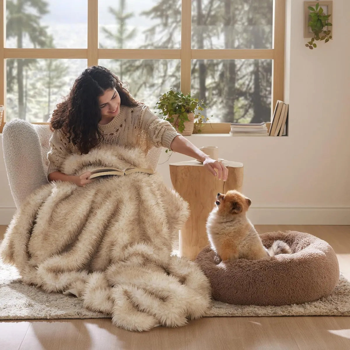 Sollora Round Fluffy Plush Pet Bed